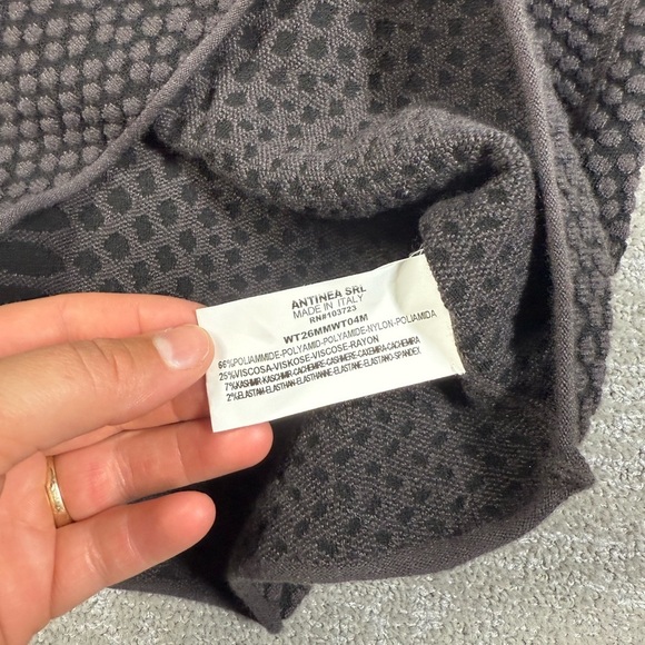 Armani Collezioni Made In Italy V-Neck Short Sleeve Sweater Top Size 10 - Picture 5 of 6